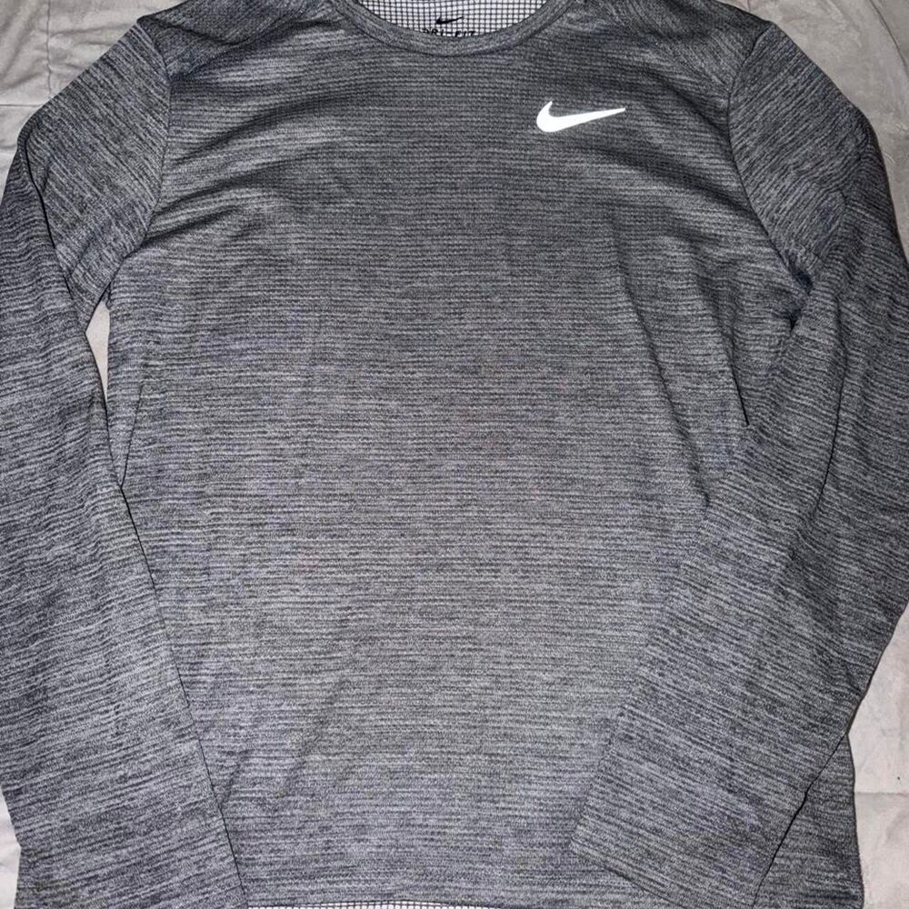 Nike Men's Grey Shirt